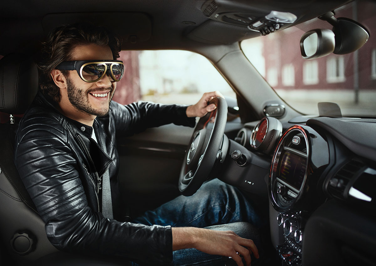 Gafas con rayos X para ver a través de la carrocería