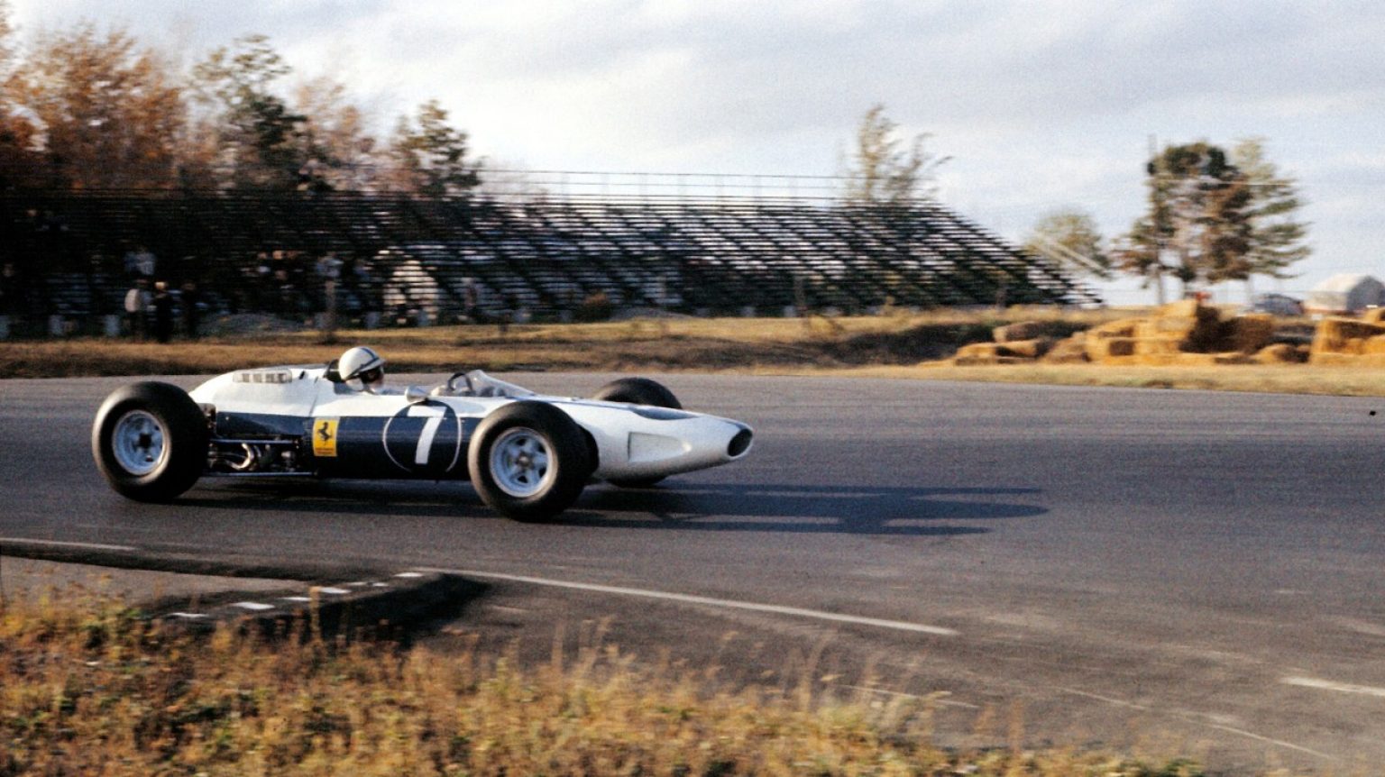 El día que Enzo Ferrari renegó del color rojo en su vehículo de competición