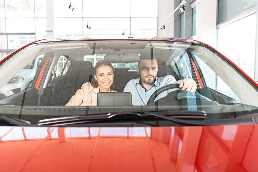 ¿Tu coche es de color rojo? Pues sufrirás más por las caquitas de los pájaros