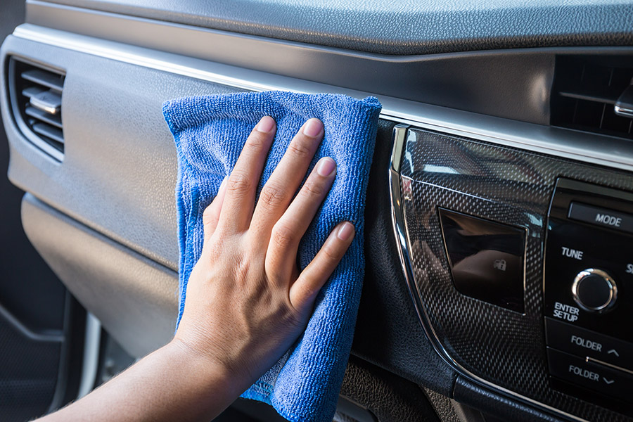 Consejos para cuidar los plásticos del interior del coche