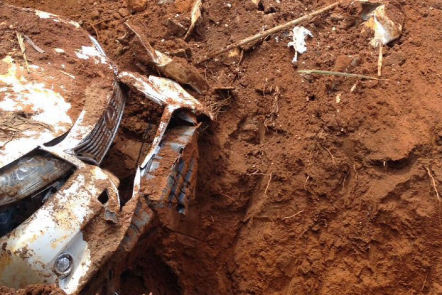 Un anciano de Puerto Rico intenta estafar al seguro ¡enterrando su coche!