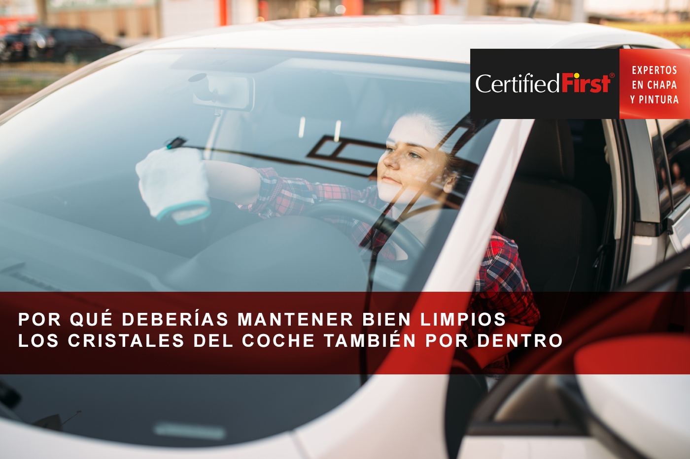 Por qué deberías mantener bien limpios los cristales del coche también por dentro